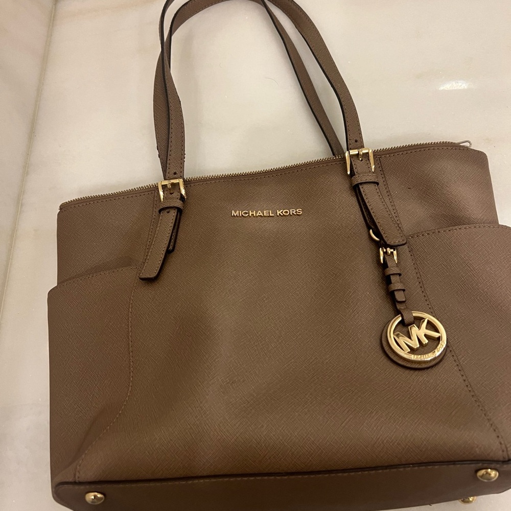 Michael Kors Large Tote, good condition, light brown color